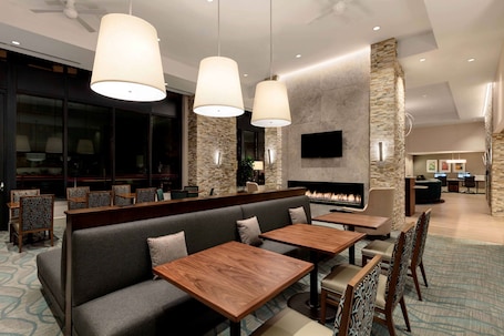 Lobby. Homewood Suites by Hilton Washington DC Convention Center