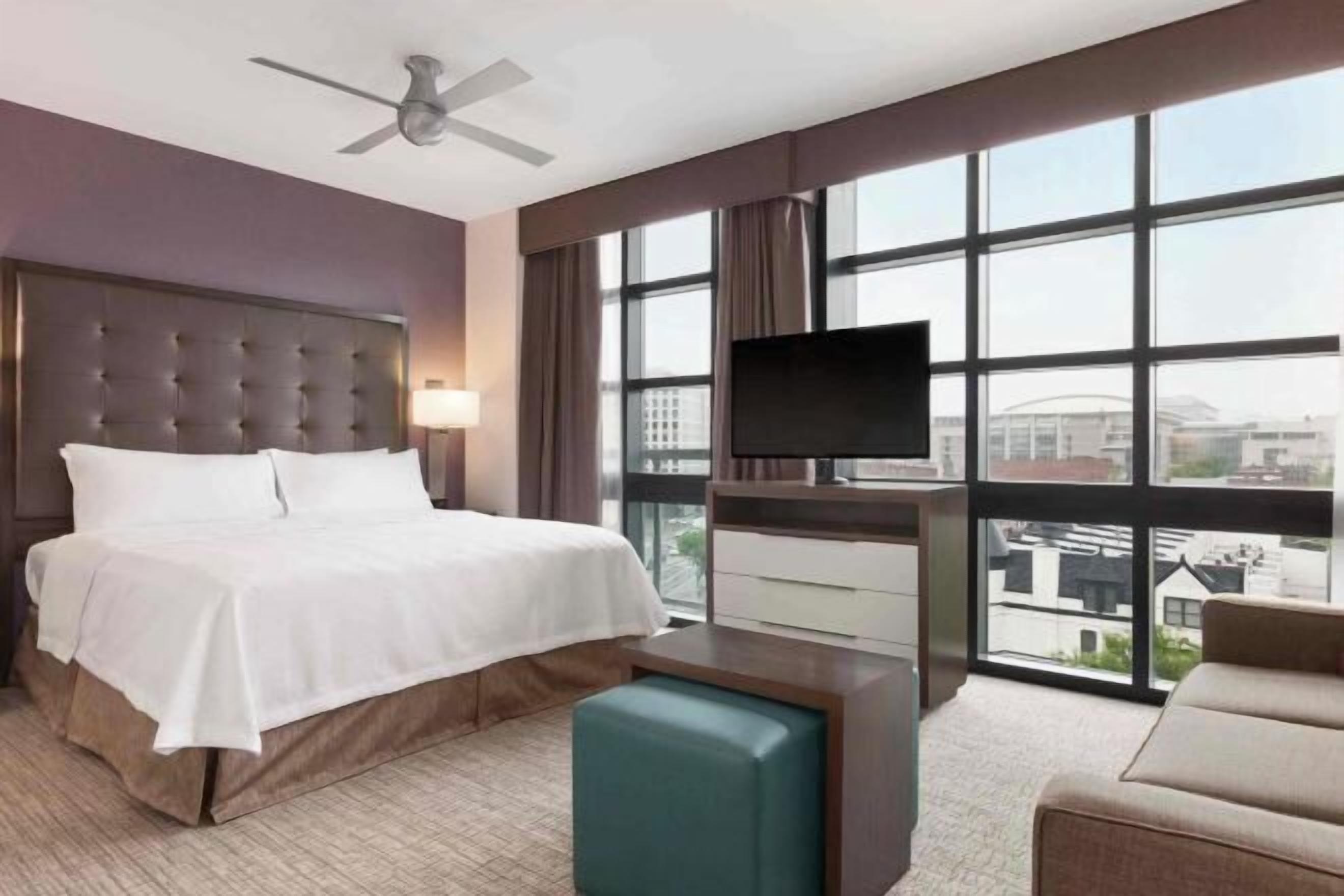 In-room safe, free WiFi, bed sheets