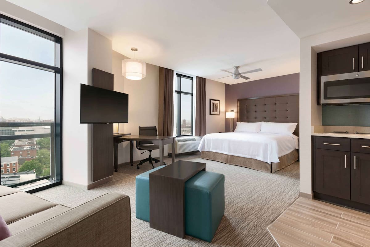 In-room safe, free WiFi, bed sheets
