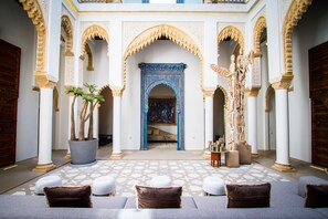 Lobby - Euphoriad (Rabat)