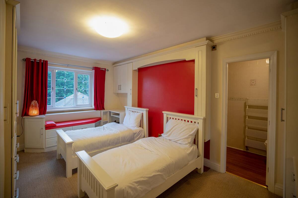Egyptian cotton sheets, premium bedding, pillow-top beds, free WiFi