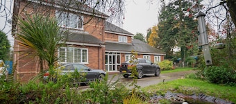 OakCroft GuestHouse Manchester Airport