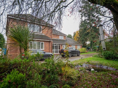 OakCroft GuestHouse Manchester Airport