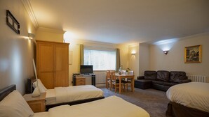 Deluxe Room, Multiple Beds (Family of 5) - OakCroft GuestHouse Manchester Airport (Altrincham)