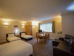 Deluxe-Zimmer, Mehrere Betten (Family of 5) | Bettwäsche aus ägyptischer Baumwolle, hochwertige Bettwaren