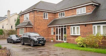OakCroft GuestHouse Manchester Airport