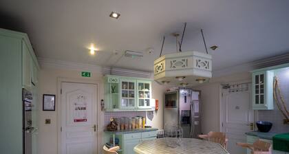 OakCroft GuestHouse Manchester Airport