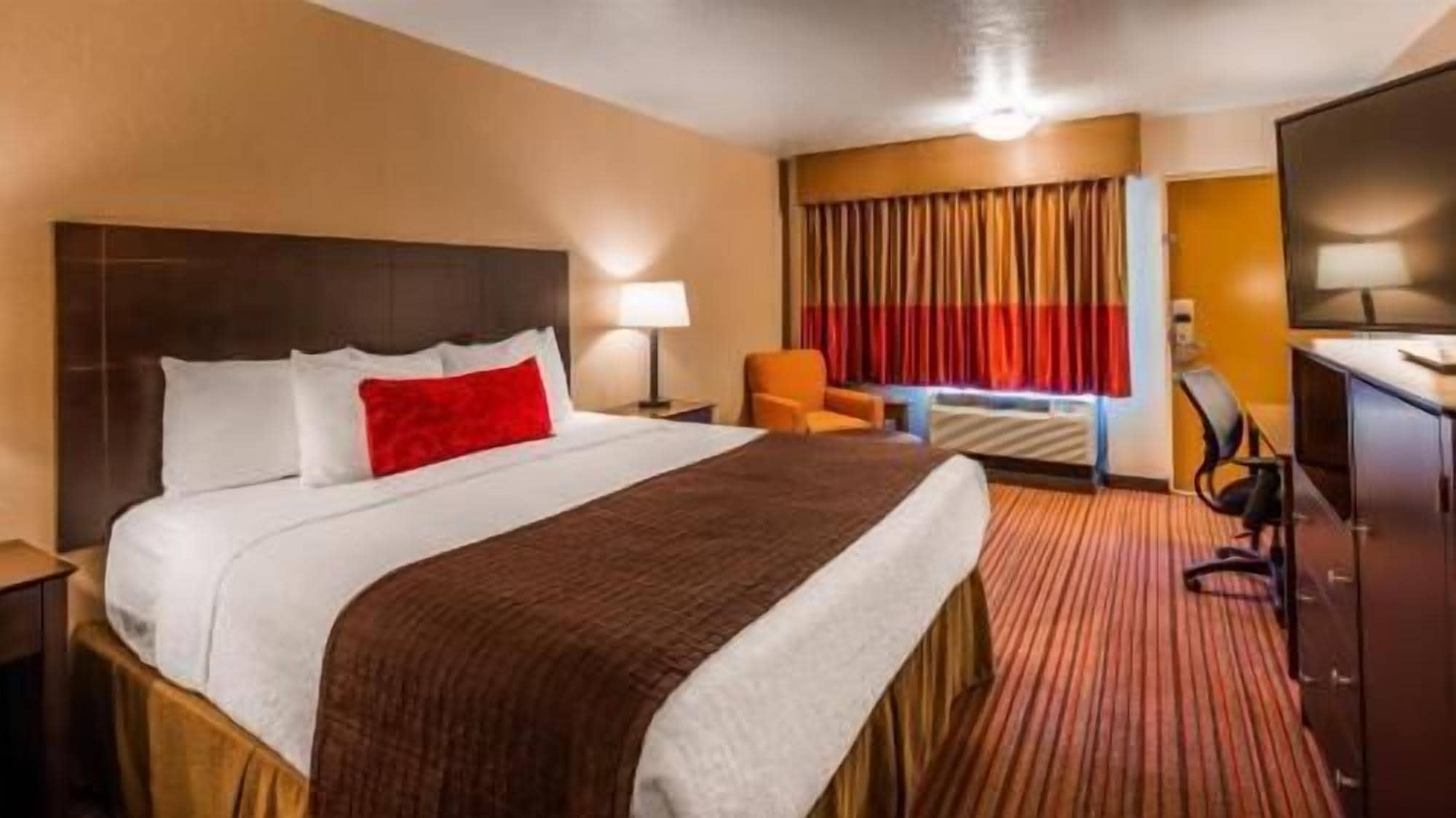Ropa de cama hipoalergénica, escritorio y tabla de planchar con plancha 