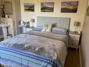 Double Room, Private Bathroom (Swan or/and Hanley) | Individually decorated, individually furnished, iron/ironing board