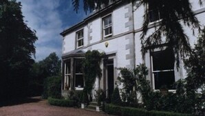 A two-story white building with a symmetrical facade, a central entrance with steps, and a small portico. - Spylaw Bank House (Edinburgh)