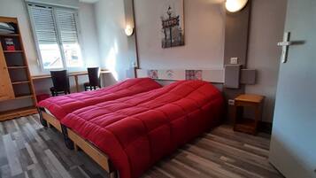 Room | Premium bedding, in-room safe, desk, soundproofing