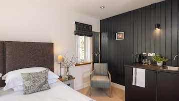 Twin Room (Steading2) | Hypo-allergenic bedding, individually decorated, individually furnished