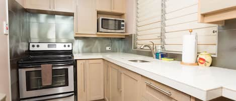 Premium Apartment, 2 Bedrooms, Ocean View, Executive Level | Private kitchen | Full-sized fridge, microwave, oven, stovetop