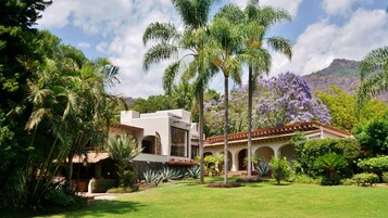 Fachada de la propiedad
