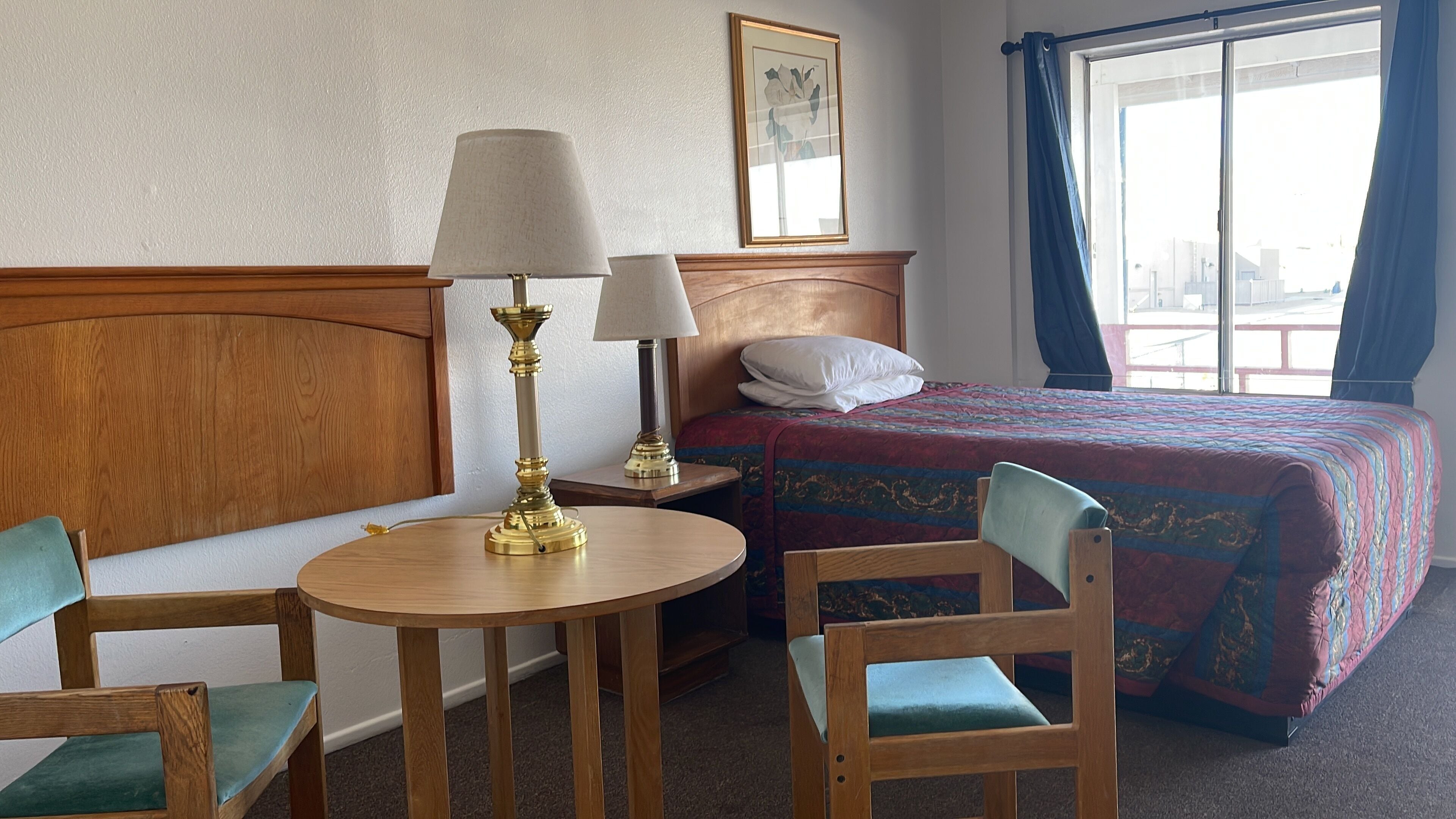 Standard Room, 1 Queen Bed - Second Floor | Wohnbereich
