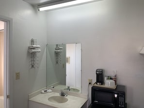 Standard Room, 2 Queen Beds - Ground Floor | Bathroom