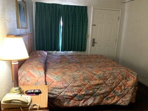 تلفزيون بشاشة مسطحة