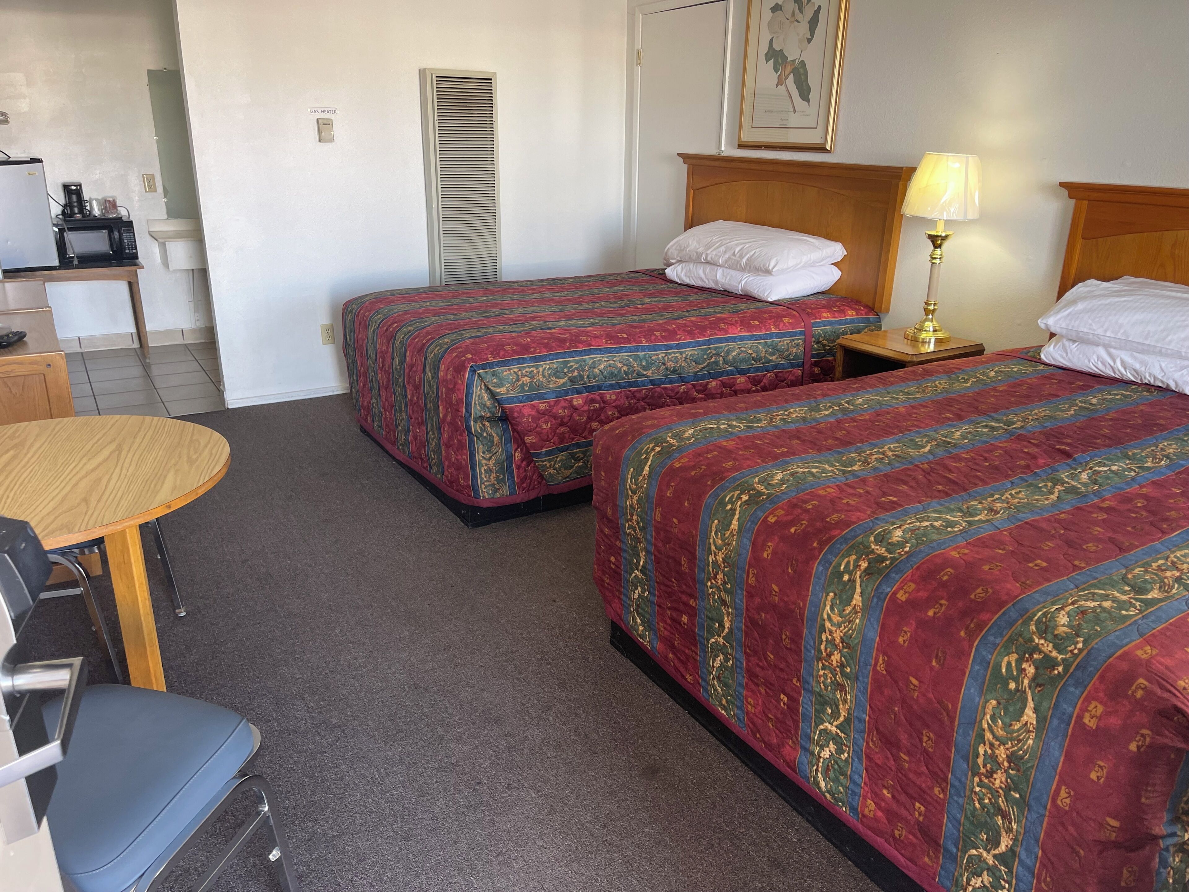 1 غرفة نوم ومكتب وستائر تعتيم وملاءات أسرّة