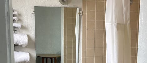 Standard Single Room, 1 Queen Bed | Bathroom | Combined shower/bathtub, free toiletries, towels
