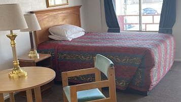 1 soverom, skrivebord, blendingsgardiner og sengetøy