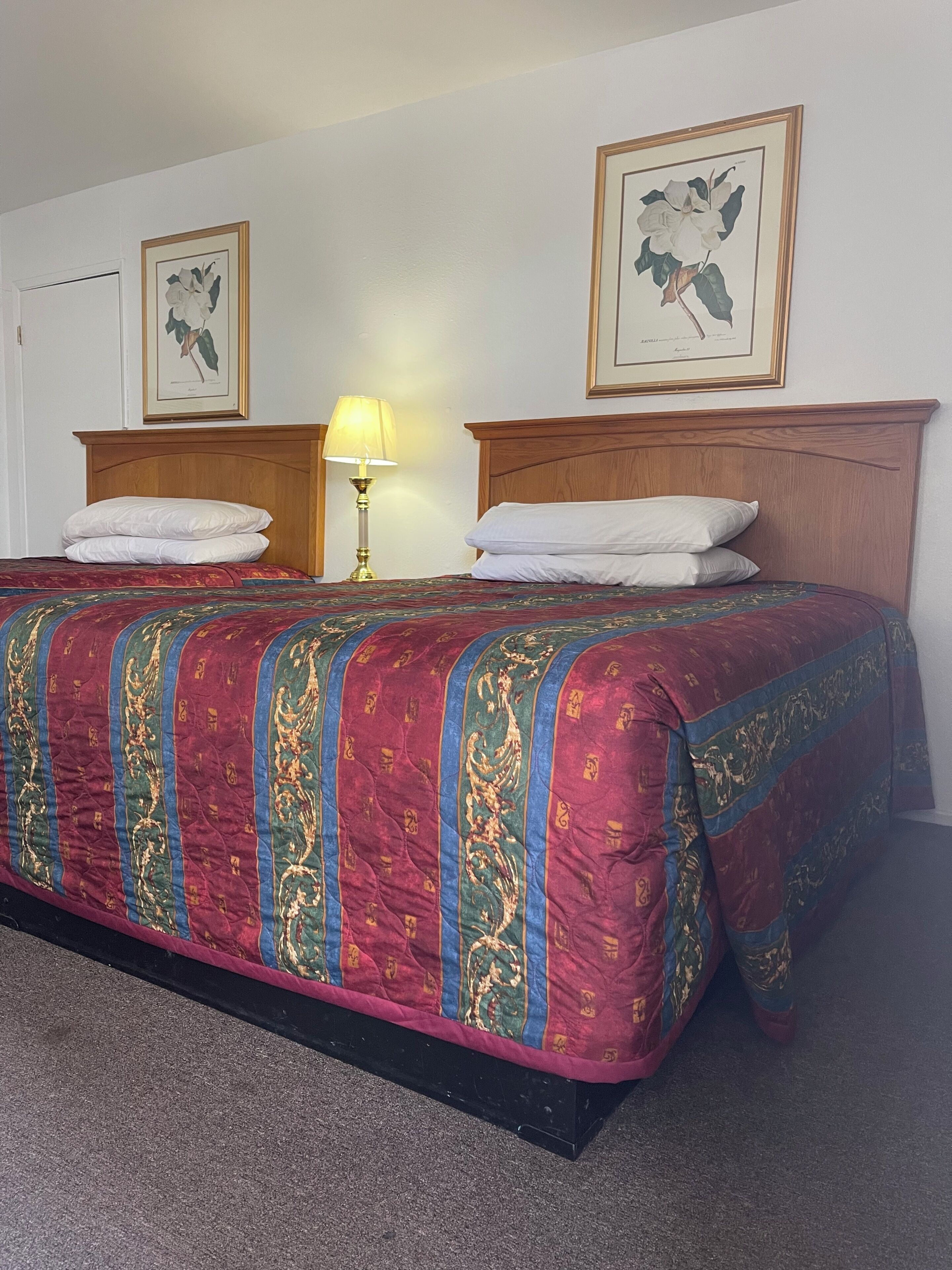 Standard Room, 2 Queen Beds - Ground Floor | Living area | Flat-screen TV