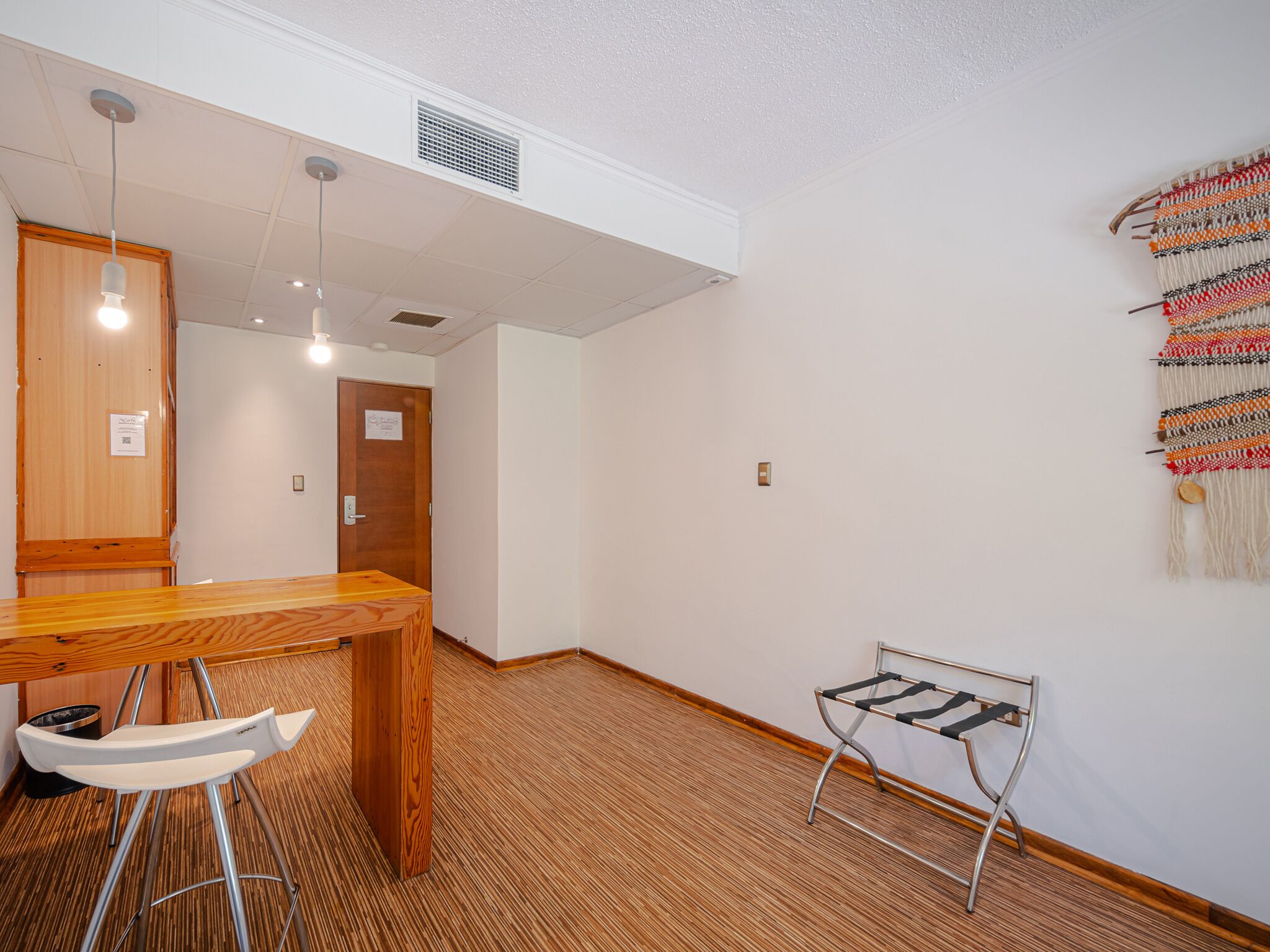 standard single room | living area | 32-inch lcd tv with cable channels, tv