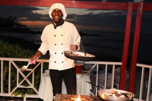 4 restaurants, breakfast, lunch, dinner served; international cuisine - Mangos Jamaica (Falmouth)