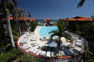 Deluxe Resort View | Balcón