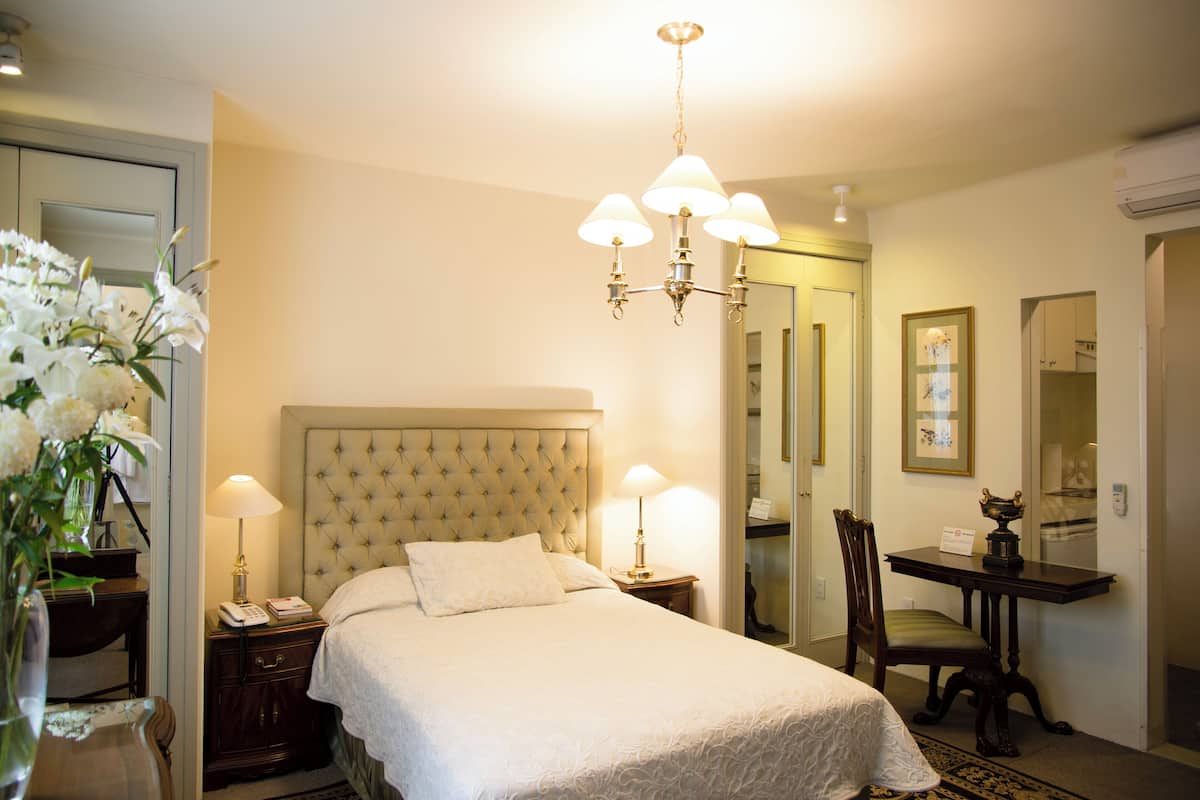 Suite (Suite 2) | Down comforters, in-room safe, desk, laptop workspace