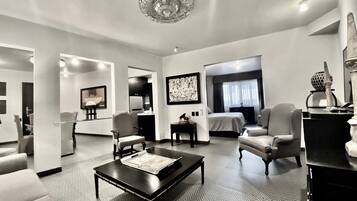 Suíte (Suite B) | Edredons de pluma, cofres nos quartos, escrivaninha