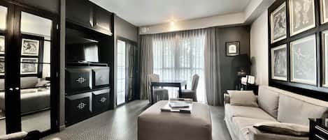 Suite (Suite A) | Living room