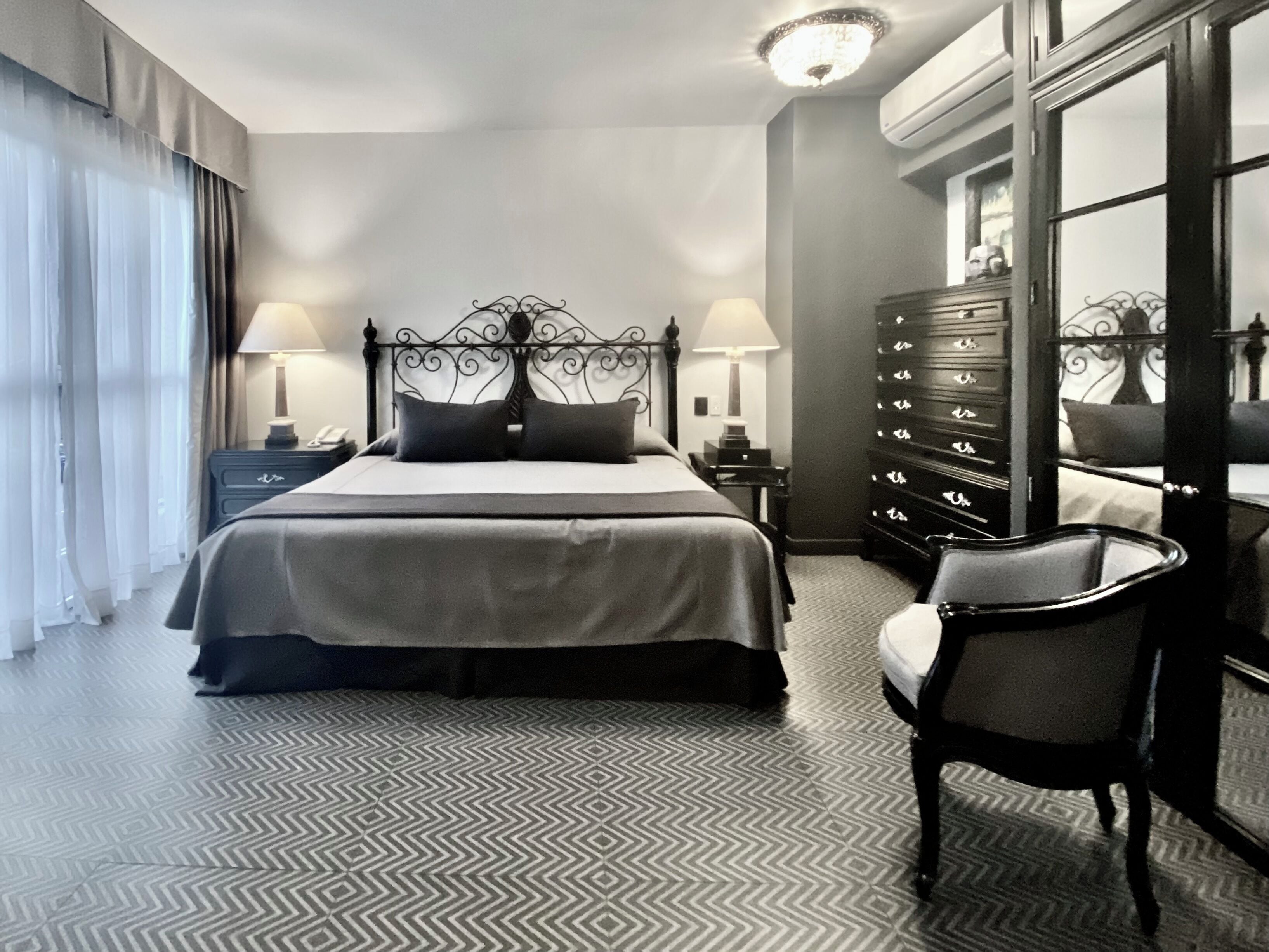 suite (suite c) | down duvets, in-room safe, desk, laptop workspace