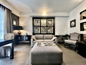 Suite (Suite A) | Salle de séjour