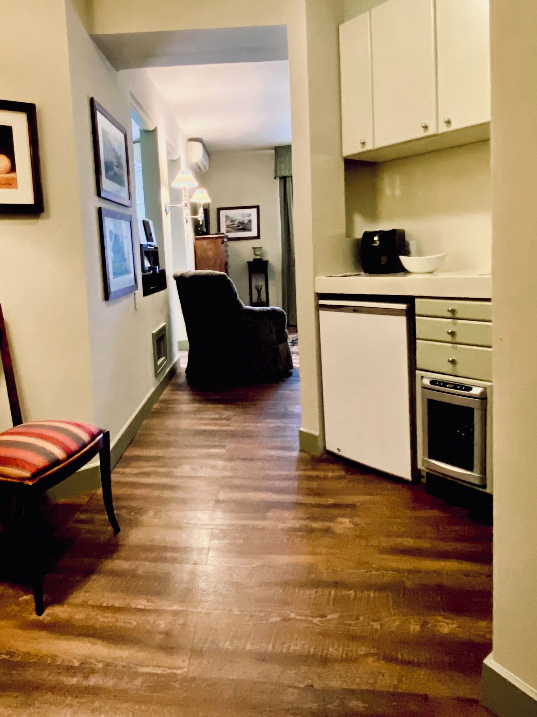 suite (suite 3) | private kitchen | mini-fridge, microwave, stovetop, espresso maker