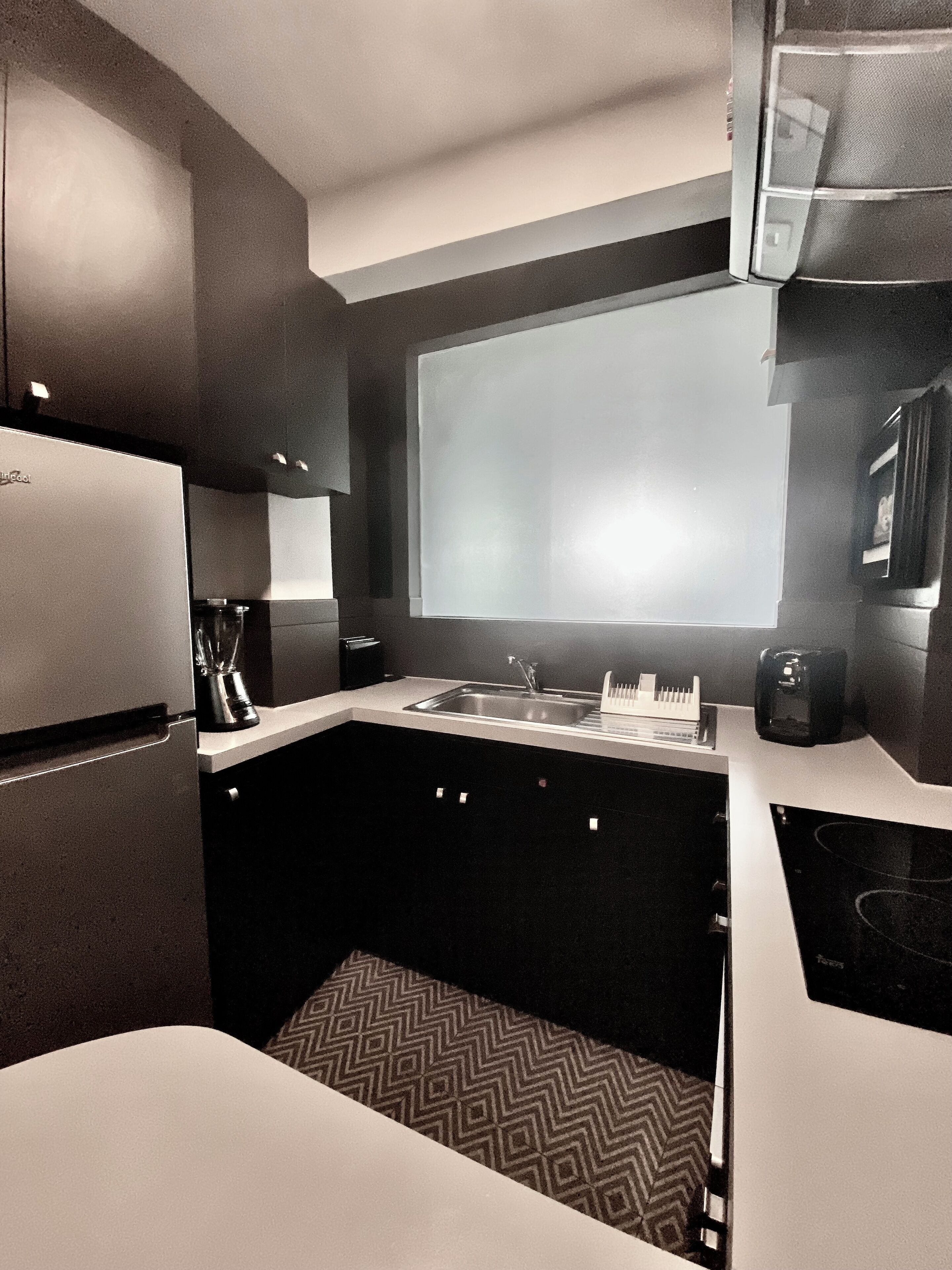 suite (suite b) | private kitchen | mini-fridge, microwave, stovetop, espresso maker
