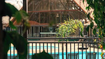 Indoor pool, 4 outdoor pools, pool loungers