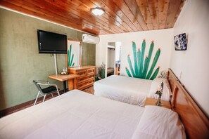 Kamar Double Standar, 1 kamar tidur, pemandangan laut sebagian | Seprai premium, selimut bulu angsa, dan tirai kedap cahaya