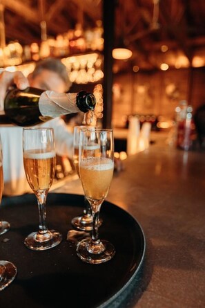 2 restaurants, spécialités Cuisine méditerranéenne