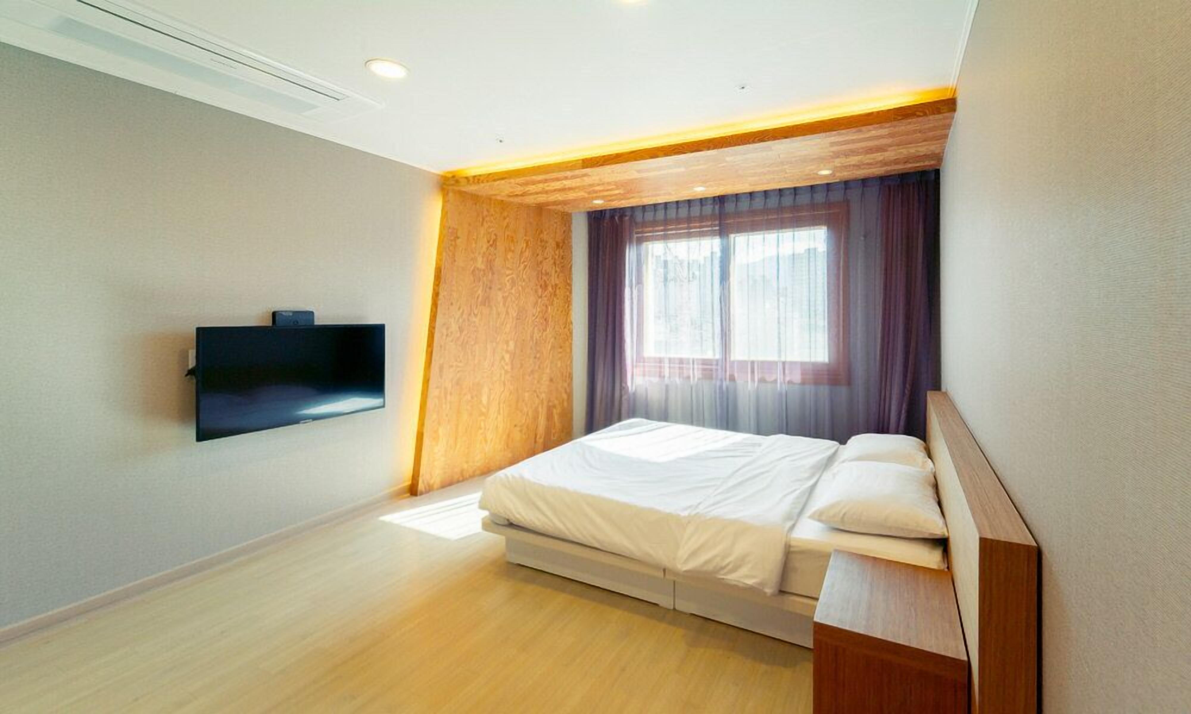 gold class c | television