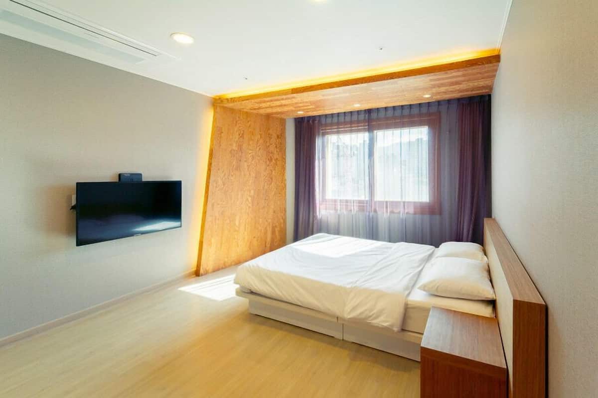 gold class c | television