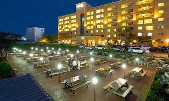 Fassade der Unterkunft – Abend/Nacht