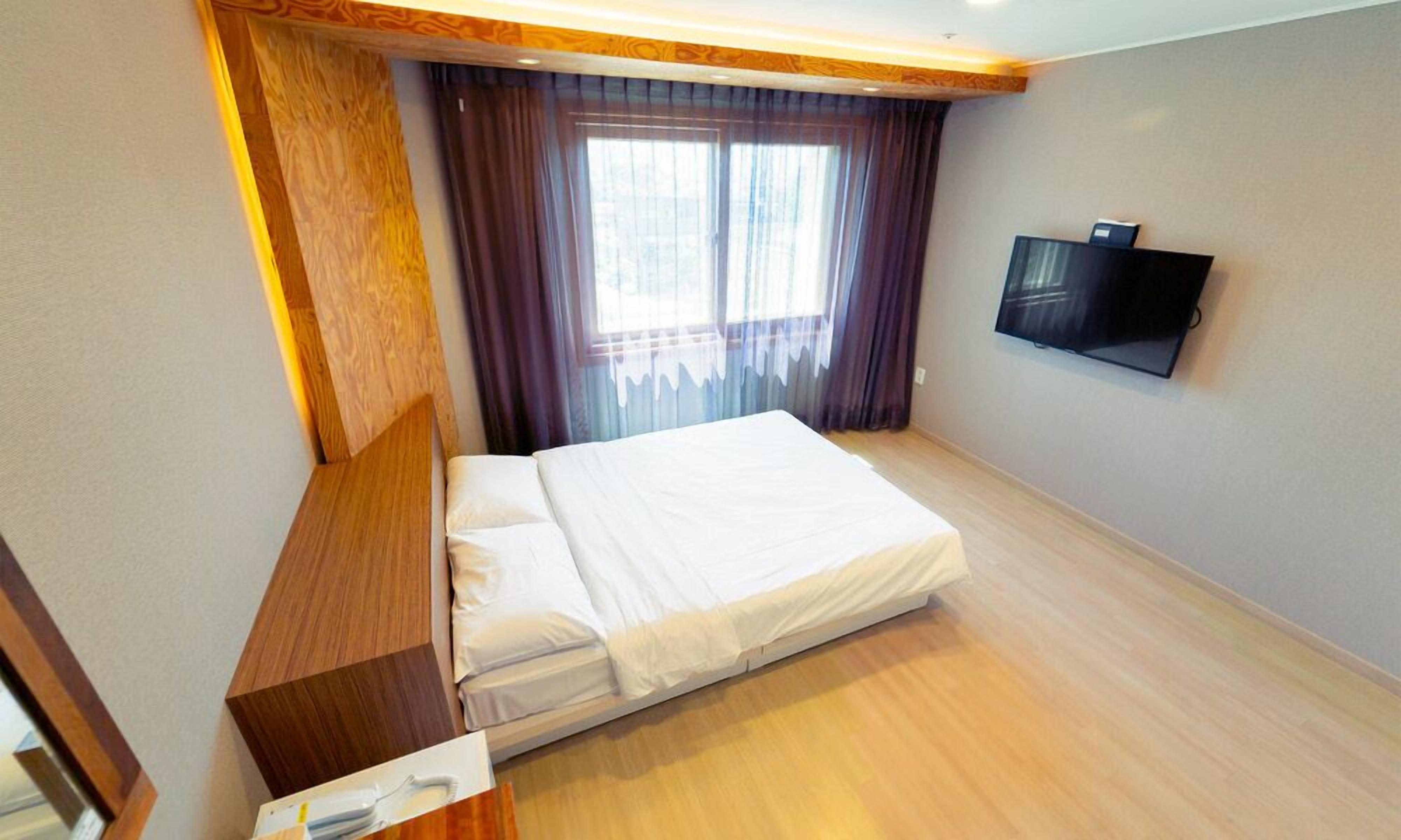 gold class b | free wifi