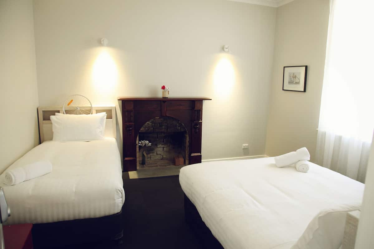 Chambre Standard, salle de bains commune (Room 2)