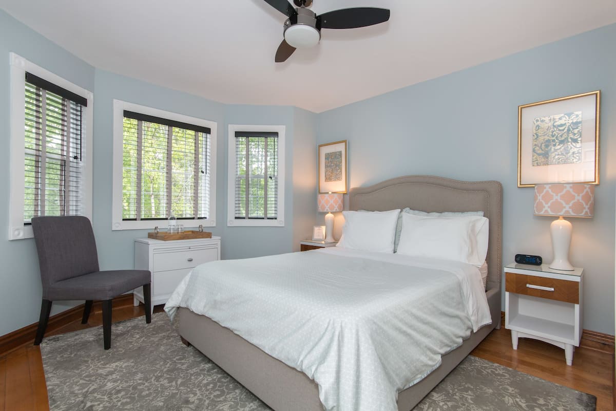 Deluxe suite, 1 queensize bed, bad, uitzicht op tuin | Luxe beddengoed, individueel gedecoreerd, individueel gemeubileerd
