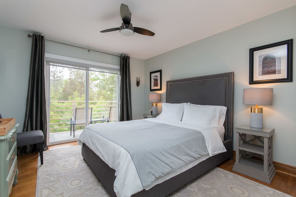 Deluxe suite, 1 queensize bed, balkon, uitzicht op bergen | Luxe beddengoed, individueel gedecoreerd, individueel gemeubileerd