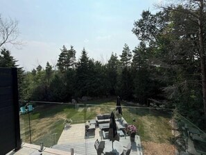 デラックス スイート クイーンベッド 1 台 バルコニー マウンテンビュー | 部屋からの景観