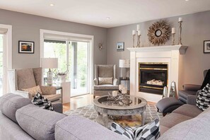 Interior - Craigleith Manor Bed & Breakfast (Collingwood)