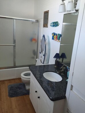Combined shower/bathtub - Gulf 4 Bedroom House by Fountain Vista (South Padre Island)