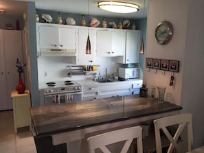 House, 4 Bedrooms, Terrace, Courtyard View | Private kitchen | Fridge, microwave, stovetop, dishwasher