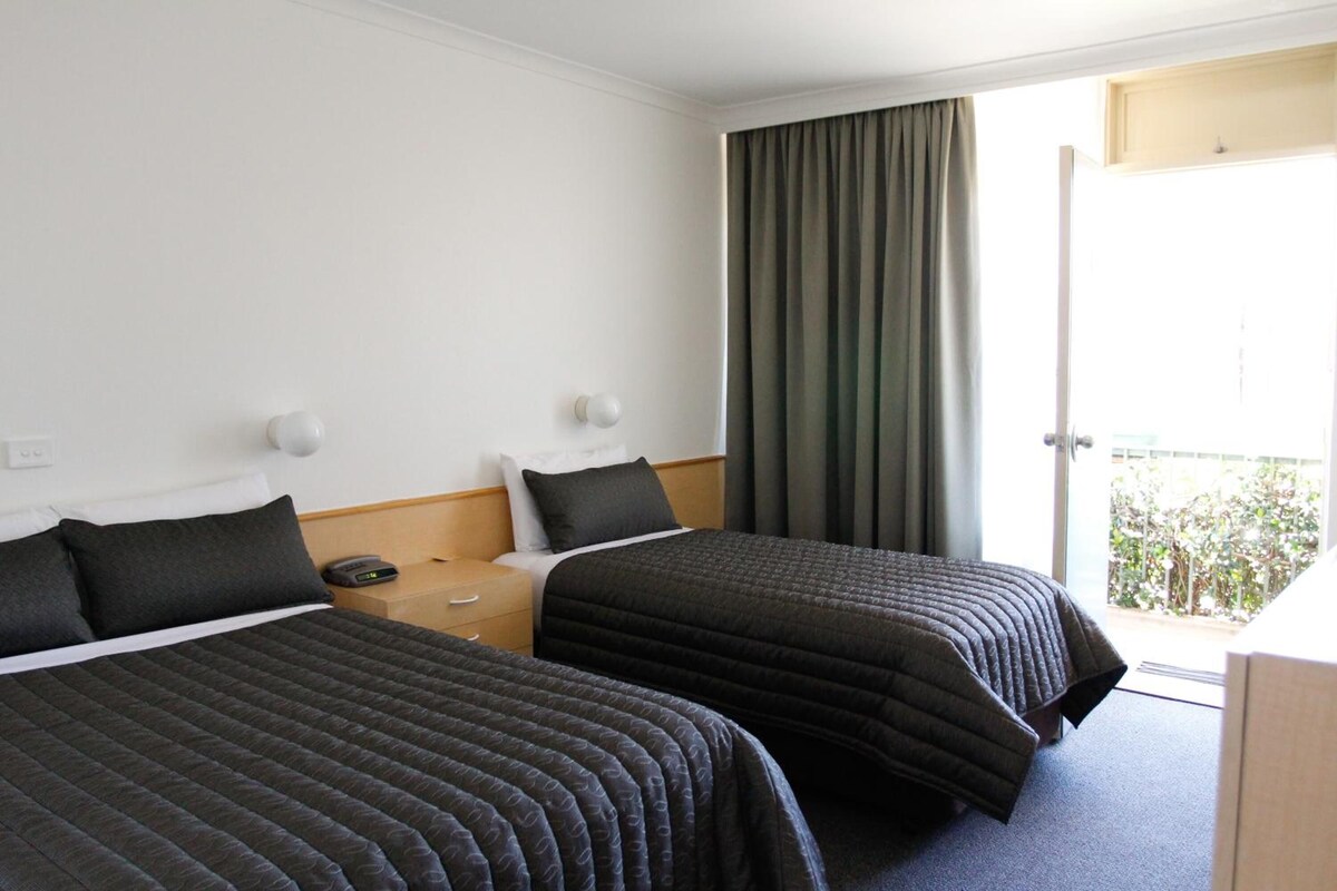 Mid City Motor Inn